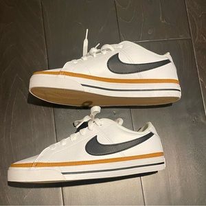 Nike Court Legacy size 10- never worn